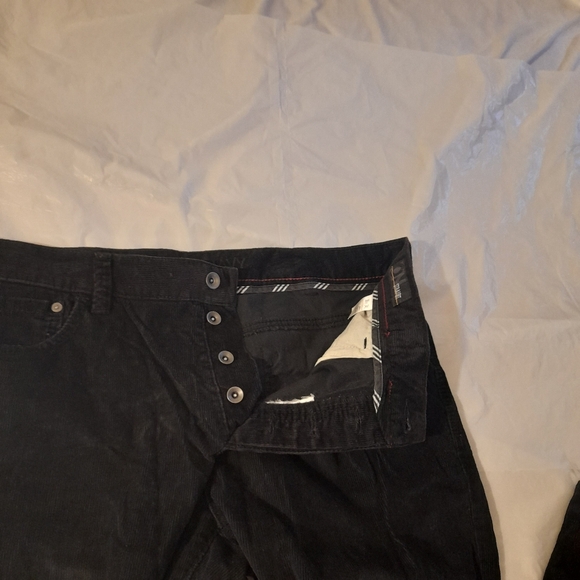 ● Old Navy | Higher High-Waisted Corduroy Flare Pants for Women - Picture 11 of 16